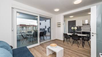 Deluxe Apartment, 2 Bedrooms, Balcony, Pool View | Living area