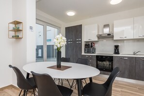 Deluxe Apartment, 2 Bedrooms, Balcony, Pool View | Private kitchen | Fridge, microwave, oven, stovetop