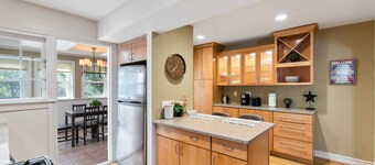 Beautiful 3br/3ba Colonial House by Cozysuites