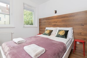 1 habitación, escritorio, tabla de planchar con plancha y wifi 