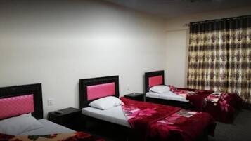 Ferros/tábuas de passar roupa, Wi-Fi de cortesia, roupa de cama