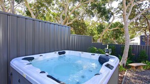 Tina de hidromasaje al aire libre