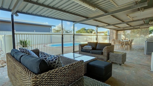 Weja - 4 Bedroom family home with a pool