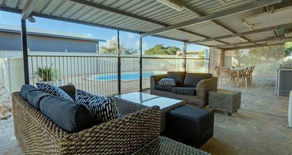 Weja - 4 Bedroom family home with a pool