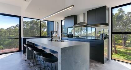 Carpe Artes – Peaceful Creative Luxury with Ocean Views