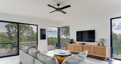 Carpe Artes - Architectural bushland home - treehouse cubby house - flying fox