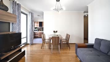 Deluxe Apartment | Living room | TV
