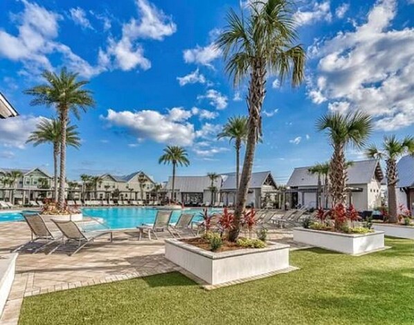 Outdoor pool, a heated pool
