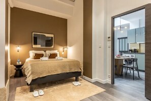 2 bedrooms, in-room safe, desk, iron/ironing board