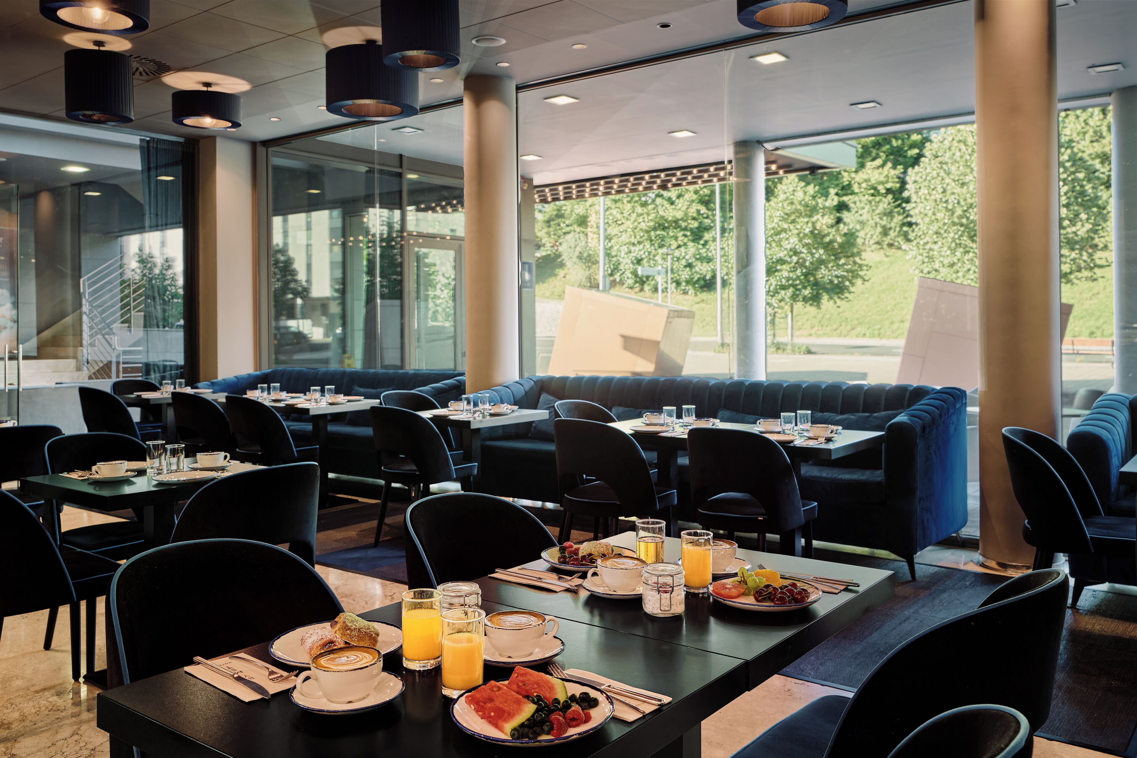 daily cooked-to-order breakfast (eur 18 per person)