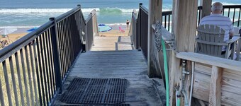 Beach Front Condo Two Pools & Hot Tub!