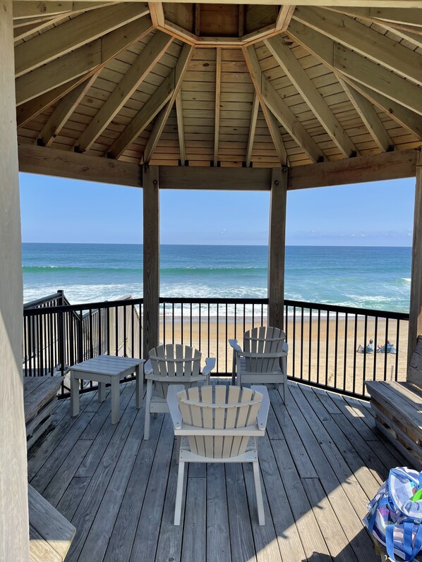 Property grounds - Beach Front Condo INDOOR POOL & Hot Tub! (Kill Devil Hills)