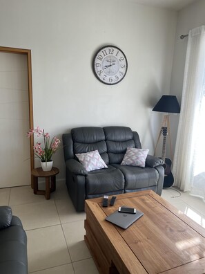 Apartment, Multiple Beds | Living area