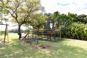 Khu vui chơi trẻ em - ngoài trời