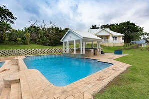 2 outdoor pools
