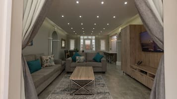 Télévision à écran plat de 55 pouces avec chaßnes par satellite