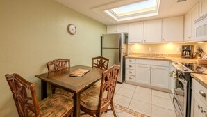 Private kitchen - Parrots Paradise  (South Padre Island)