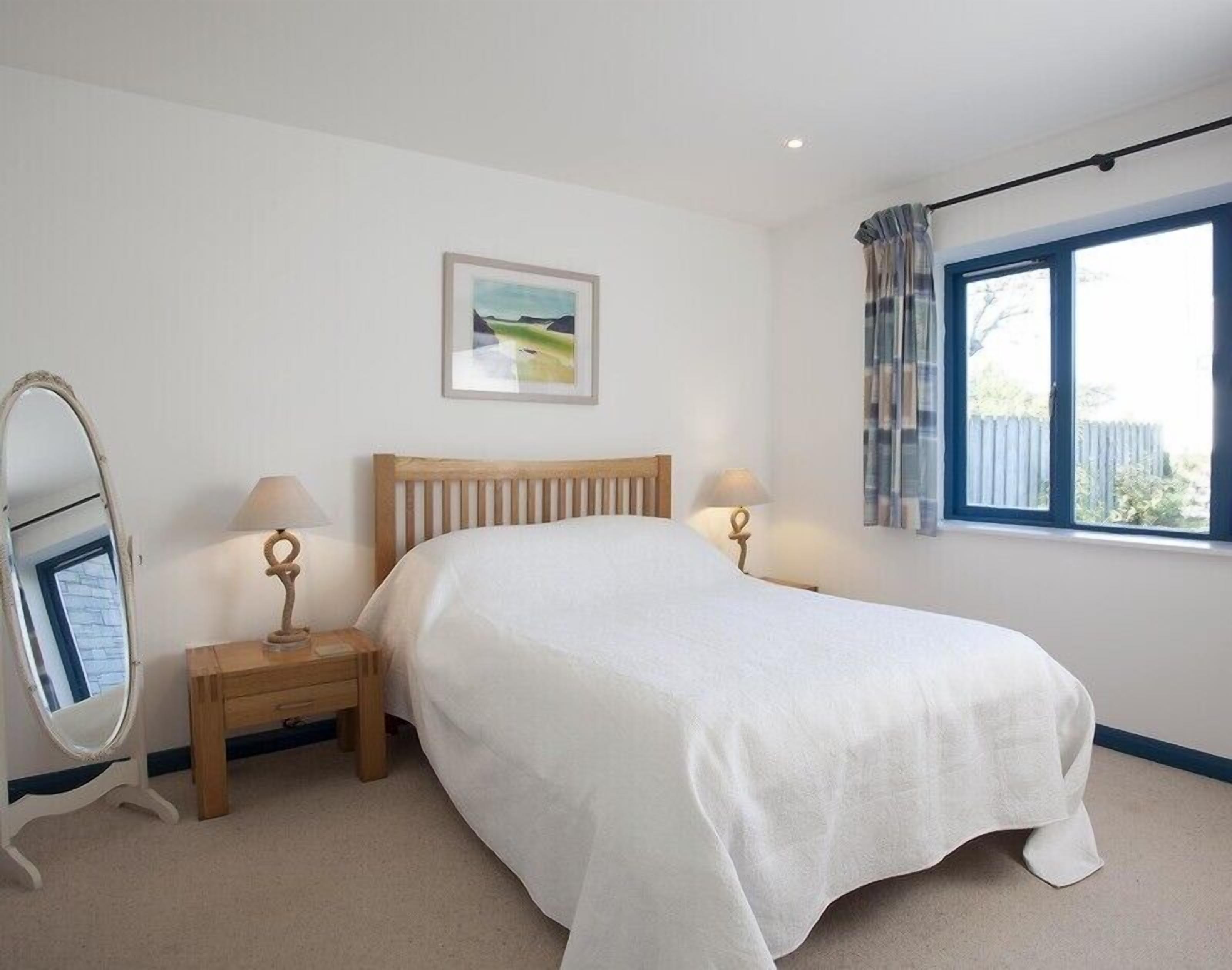 4 عدّة غرف نوم وبديكورات فريدة لكل غرفة وطراز فريد لكل وحدة