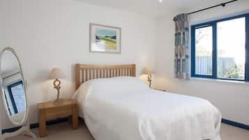 Cottage | 4 bedrooms, individually decorated, individually furnished, free WiFi