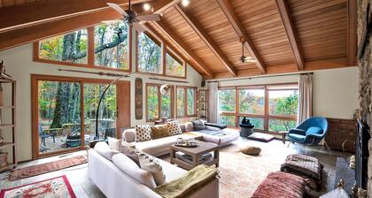 Blue Mountain Haven: 5 BR Hilltop Country Retreat