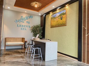 Körperbehandlungen, Aromatherapie, Warmsteinmassagen, Körperpeelings