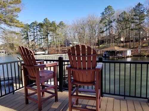 Relax among the palms at Reeled Inn on Beautiful Lake Gaston