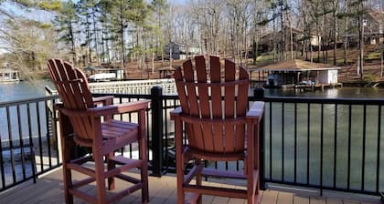 Relax among the palms at Reeled Inn on Beautiful Lake Gaston