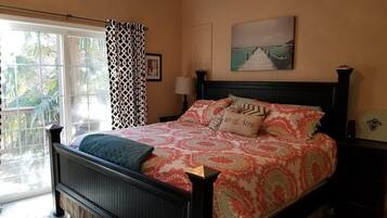 4 slaapkamers, een strijkplank/strijkijzer, gratis wifi, beddengoed