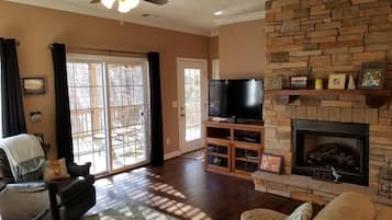 Smart TV, fireplace, table tennis