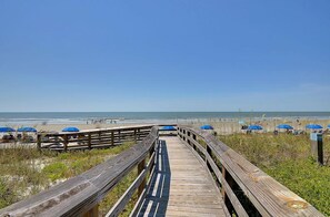 Beach - Renovated Tennis Villa, lagoon views (Kiawah Island)