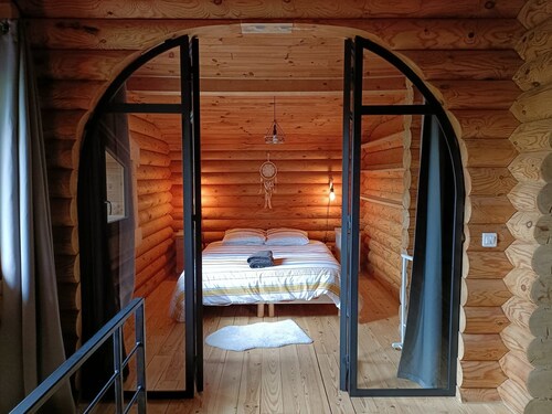 Unique and atypical log cabin