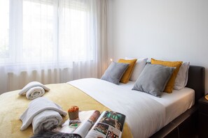 2 bedrooms, iron/ironing board, bed sheets