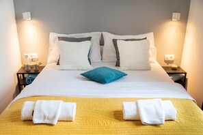 1 bedroom, iron/ironing board, bed sheets - Modern and Design Apartment Near the Main Square (Zagreb)