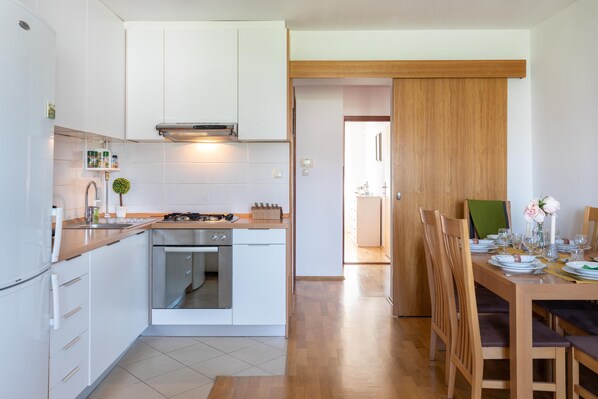 Microwave, oven, stovetop, dishwasher