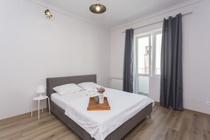 1 bedroom, bed sheets