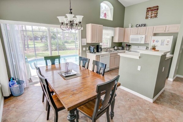 Casa, 3 habitaciones | Cocina privada | Comedor