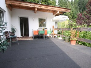 Outdoor dining - Chalet in Scheffau near Skiwelt Lift (Scheffau am Wilden Kaiser)