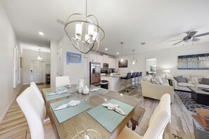 Townhome, 4 Bedrooms | Restaurant