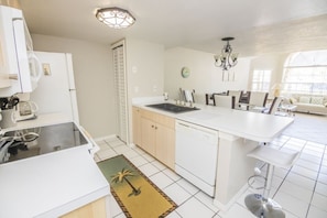 Condo, 3 habitaciones | Cocina privada | Utensilios de cocina