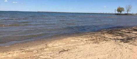 Camastros y toallas de playa