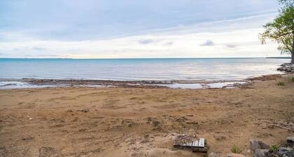 Beadle Island Bungalow - Private Beach Access