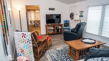 Smart-TV, Bücher, Arbeitsbereiche