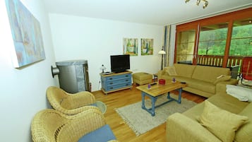 Fernseher, Kamin, DVD-Player, Stereoanlage