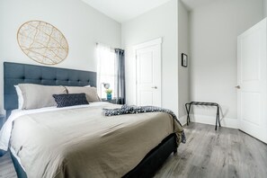 3 bedrooms, desk, iron/ironing board, free WiFi