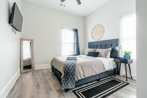 3 bedrooms, desk, iron/ironing board, free WiFi