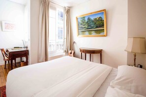 1 bedroom, desk, WiFi, bed sheets