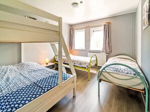 5 bedrooms, iron/ironing board, WiFi
