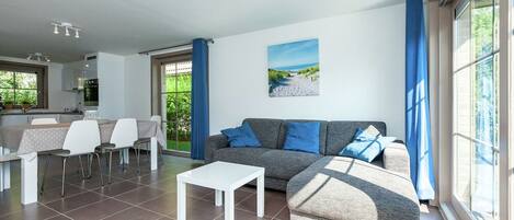 Smart TV, DVD player, stereo