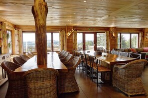 Dining - Luxurious Holiday Home in Stoumont with Pool & Bar (Stoumont)
