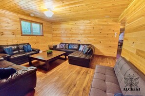 TV, lareira, pebolim